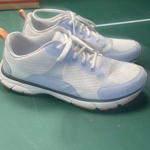 Vionic Dashell sneakers women’s size 10